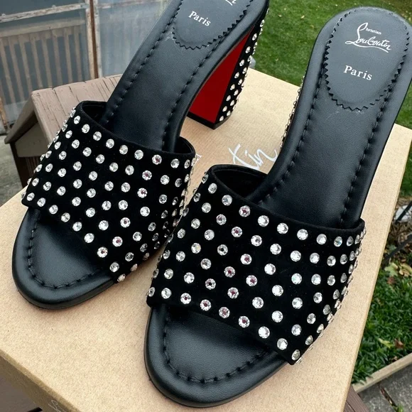 ✨HOST PICK✨ *NEW* CHRISTIAN LOUBOUTIN HEELS (IT 40) - Picture 7 of 14